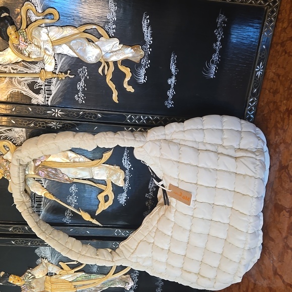 Large, Quilted, White Puffer Handbag. Looks Great, Fits Essentials And More! - Picture 3 of 3